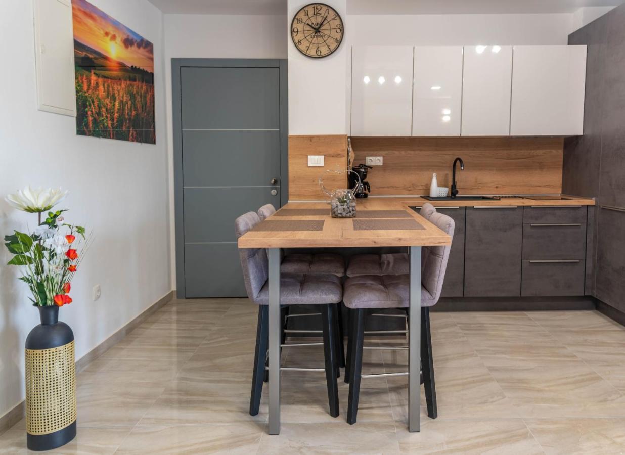 Apartmani Dalmacija Drage Esterno foto